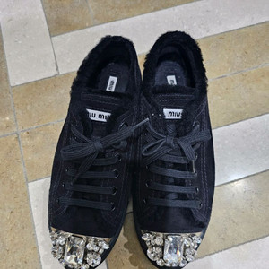 정품 미우미우 큐빅 털 스니커즈 235 이미지