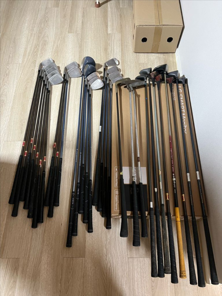 아주 오래된 골프채 일괄 이미지