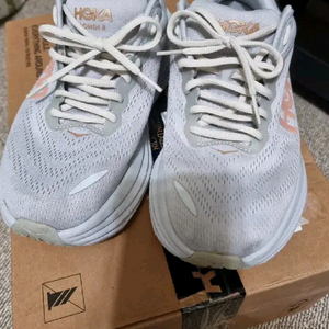 호카 본디8 런닝화 255