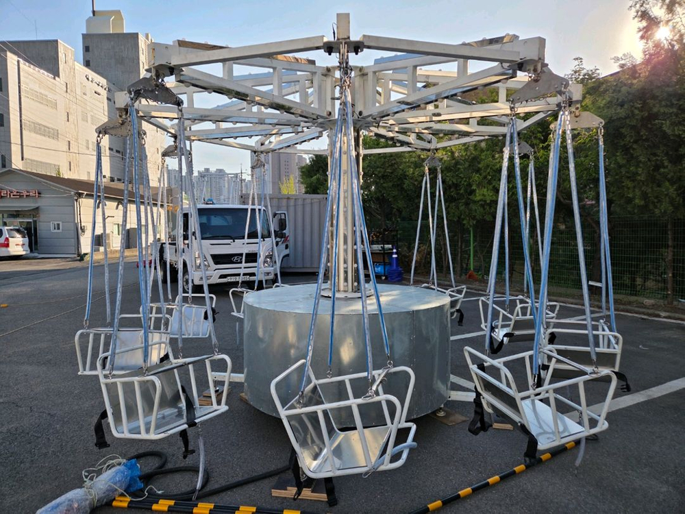 놀이기구 바이킹 / 회전그네 / 풍선다트 대여 및 중고판매 이미지