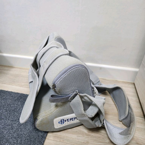 오른쪽어깨 수술 후 외전 보조기