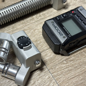 ZOOM F1 필드 레코더 판매합니다.