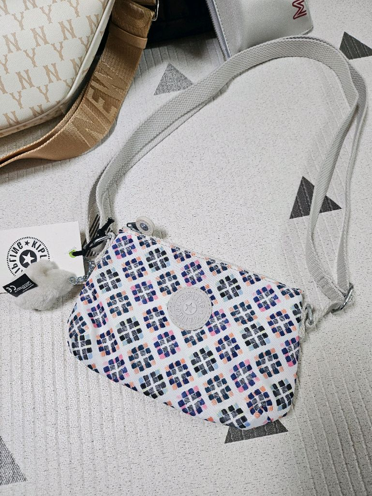 가방 모음 (커버낫, MLB, 키플링, 코치, 프리마클라쎄,마르헨제이등)--4