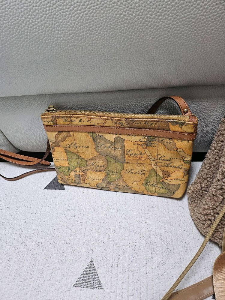 가방 모음 (커버낫, MLB, 키플링, 코치, 프리마클라쎄,마르헨제이등)--6