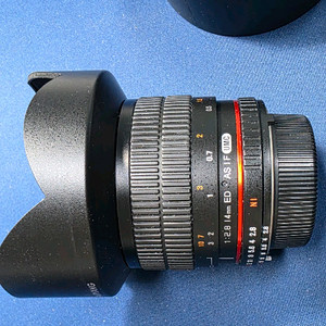 니콘 14mm f/2.8 렌즈