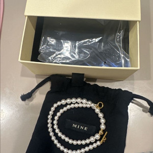 한섬 마인 MINE 골드 엠블럼 진주 목걸이