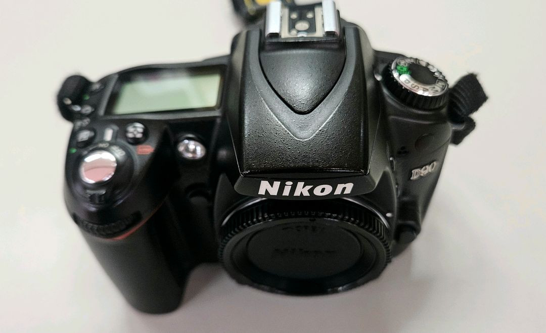 NIKON 니콘 보급형 DSLR D90 A급 입문용 초보용 카메라 이미지