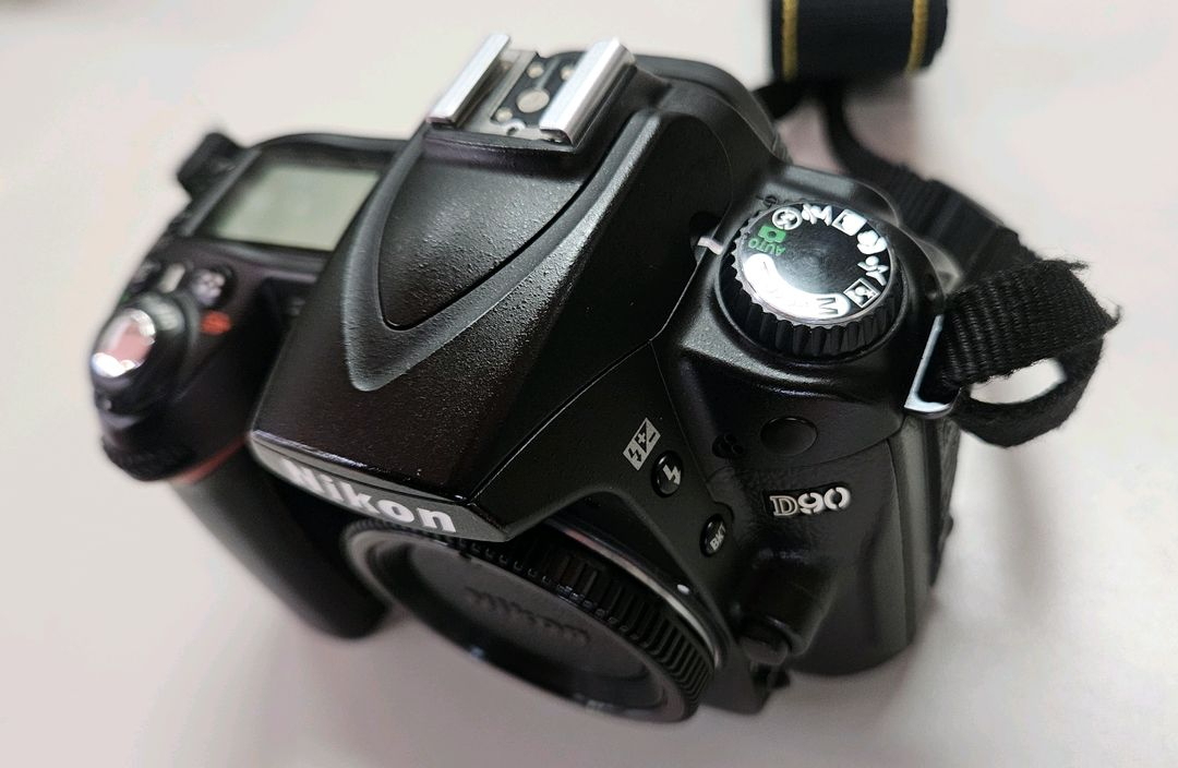 NIKON 니콘 보급형 DSLR D90 A급 입문용 초보용 카메라 이미지