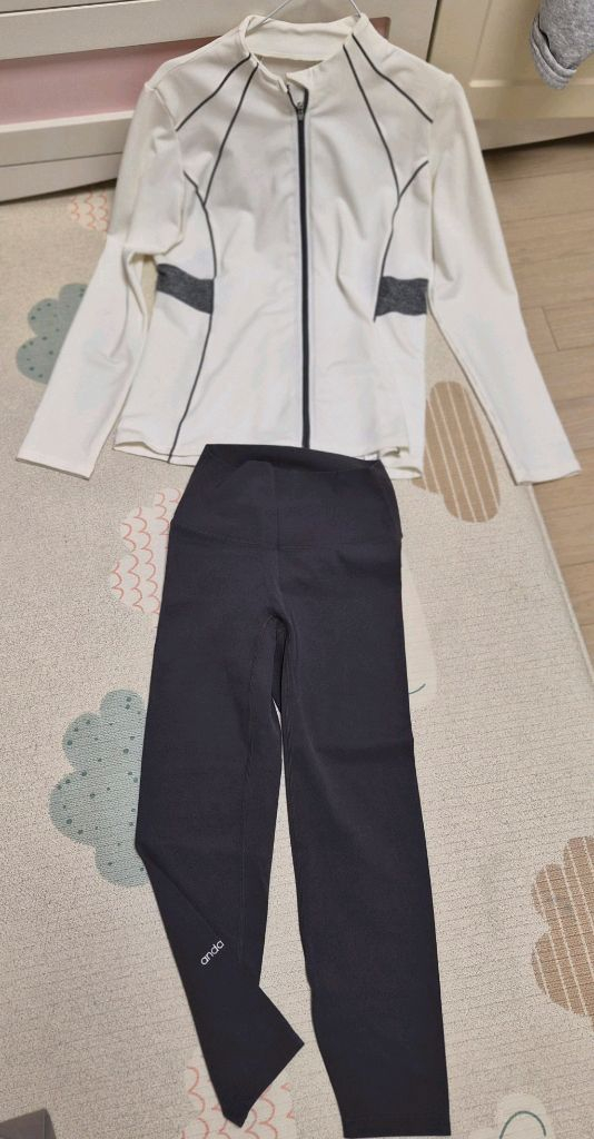 안다르 레깅스3개 외 운동복 상의 2개 일괄 판매--1