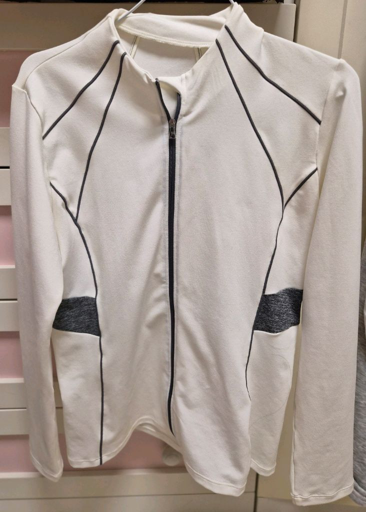 안다르 레깅스3개 외 운동복 상의 2개 일괄 판매--4