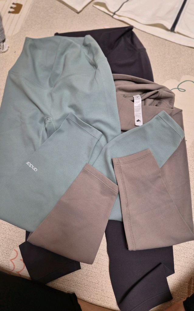 안다르 레깅스3개 외 운동복 상의 2개 일괄 판매--7