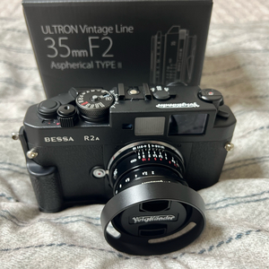 보이그랜더 베사 R2A + 울트론 35mm f2 + 전용 후드 박스셋