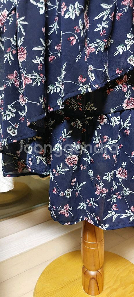 4300원 물티슈 드려요 언발란스 원피스 거의 새거예--1