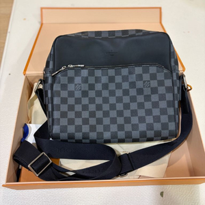 다미에 그라파이트 크로스백