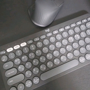 로지텍 K380S 키보드 + MX MATER 3S 이미지