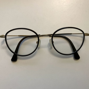 크라운 렌즈 안경테