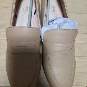 지니킴 베이지색 로퍼 250사이즈