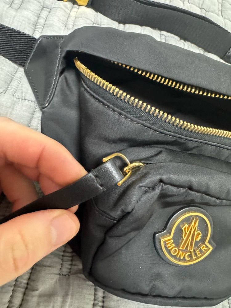 몽클레어 금장 로고 벨트백 힙색 가방--2