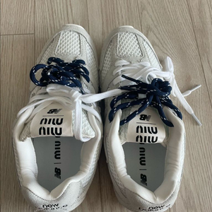 미우미우 뉴발란스 스니커즈 240mm