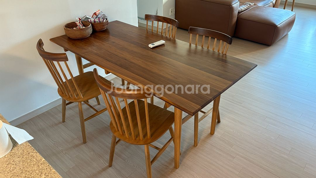 우디크 원목 6인용 식탁세트--1