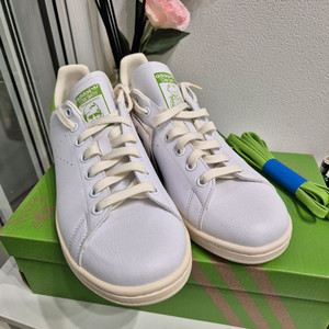 (새상품)아디다스 스탠스미스 커밋 더 프로그 오프화이트 280사이즈