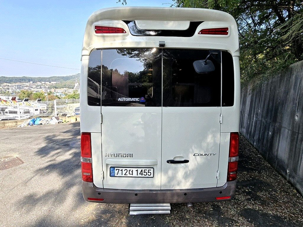 22년 뉴카운티초장축6인승캠핑카 오토(7천km) 이미지