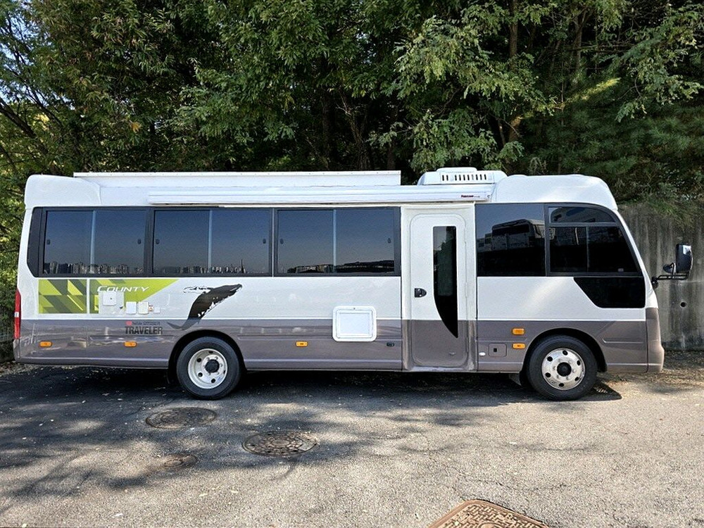 22년 뉴카운티초장축6인승캠핑카 오토(7천km) 이미지