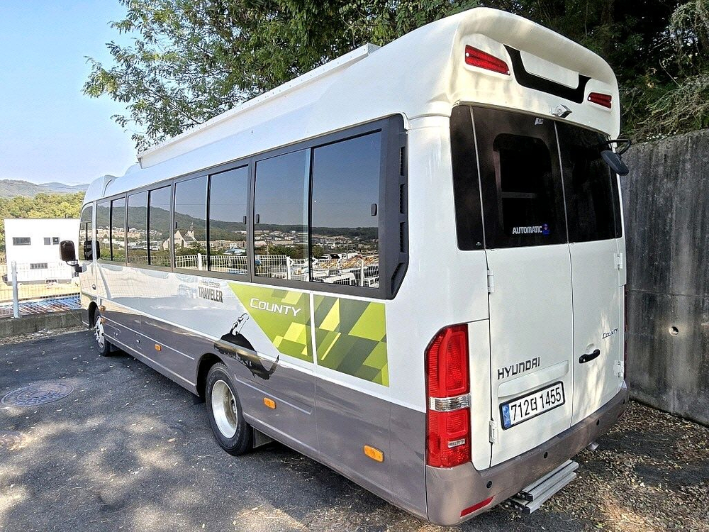 22년 뉴카운티초장축6인승캠핑카 오토(7천km) 이미지