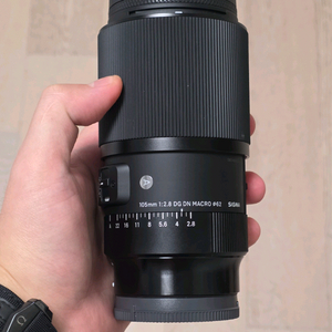 시그마 105mm f/2.8 DG DN Macro 렌즈 (소니 E 마운트) 팝니다.