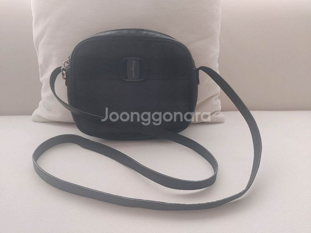 페라가모 크로스백--0