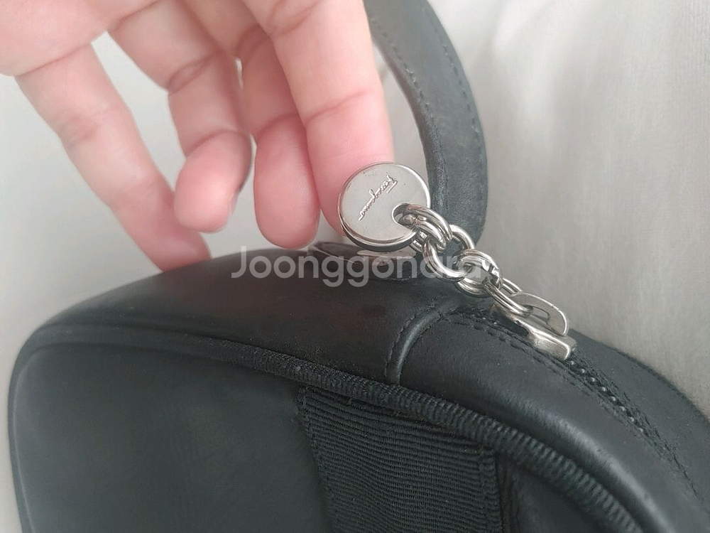 페라가모 크로스백--3