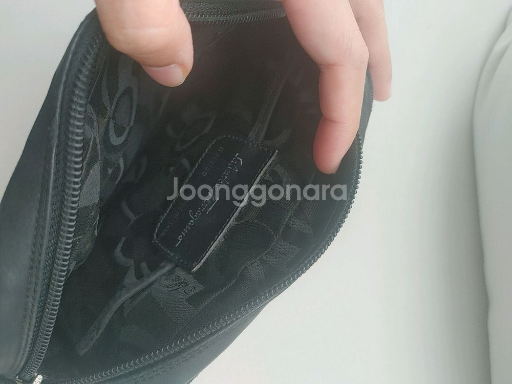 페라가모 크로스백--7