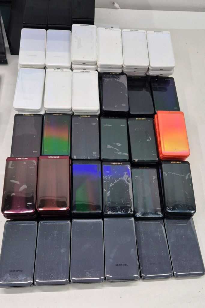 삼성 폴더폰 폴더2 초기필름 그대로 효도폰 공부폰A급--6