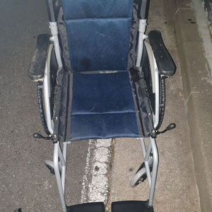 휠체어 증고 작동 이상없음