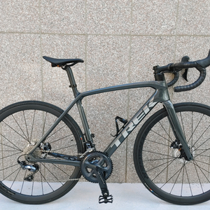 상태S급 22년 트렉 에몬다sl6 프로 디스크 카본 로드자전거 54사이즈 팔아요.