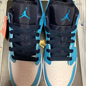 조던1 로우 다크 파우더 블루 235