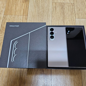 갤럭시 Z 폴드7 S급 256G 정상공기기 풀박스