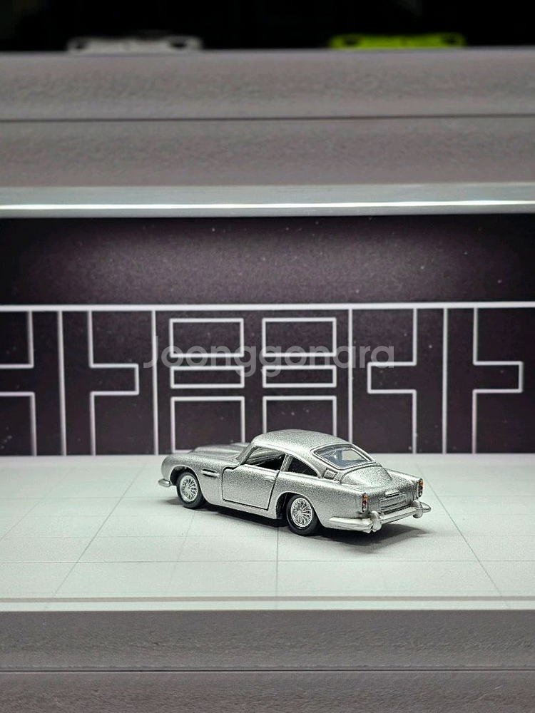 토미카 프리미엄 애스턴마틴 DB5--1