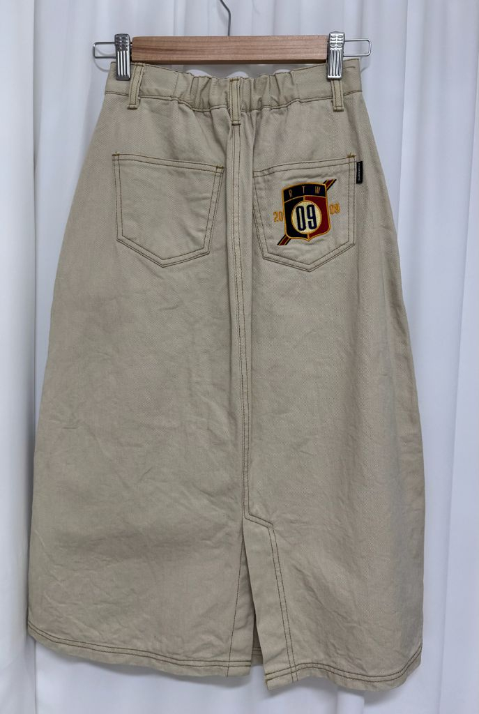 로맨틱크라운 베이지 스커트 이미지