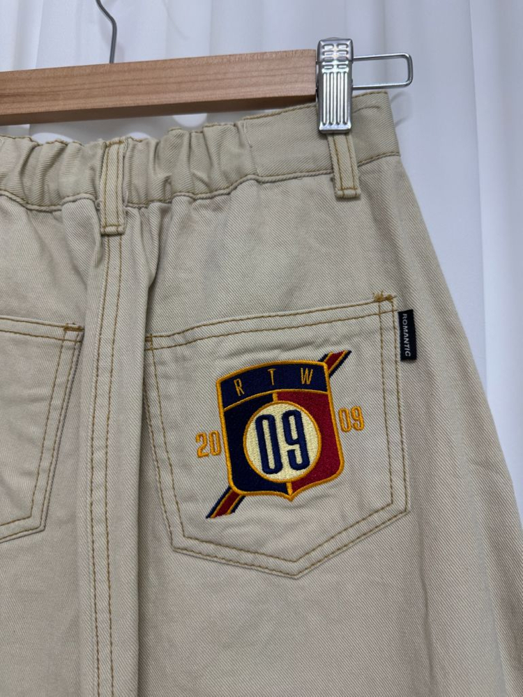 로맨틱크라운 베이지 스커트 이미지