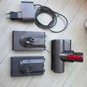 다이슨 V8 무선청소기 배터리 등 팝니다. 이미지