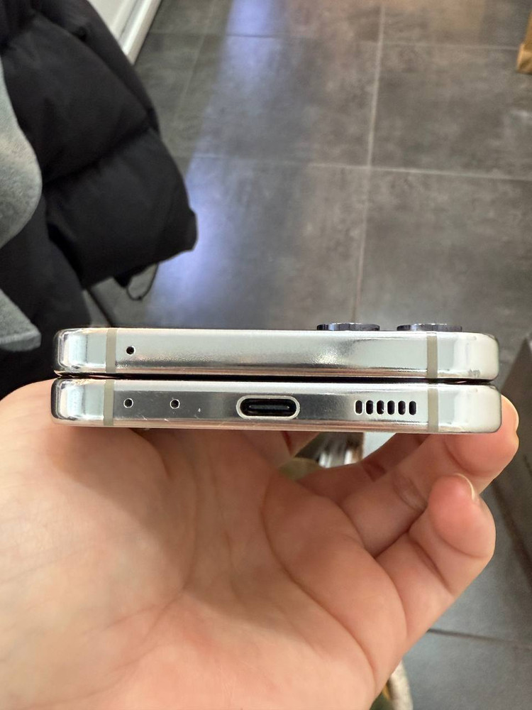 무잔상)갤럭시Z플립5 크림 512GB 이미지