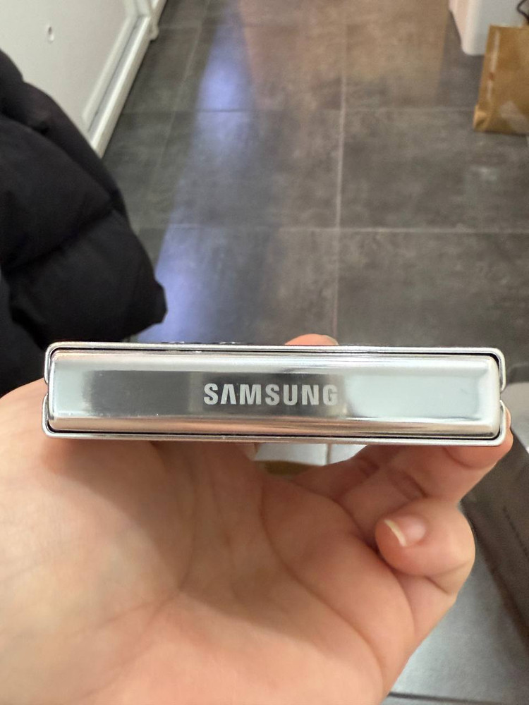 무잔상)갤럭시Z플립5 크림 512GB 이미지