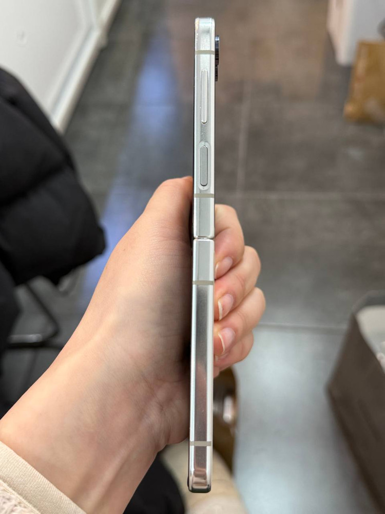 무잔상)갤럭시Z플립5 크림 512GB 이미지