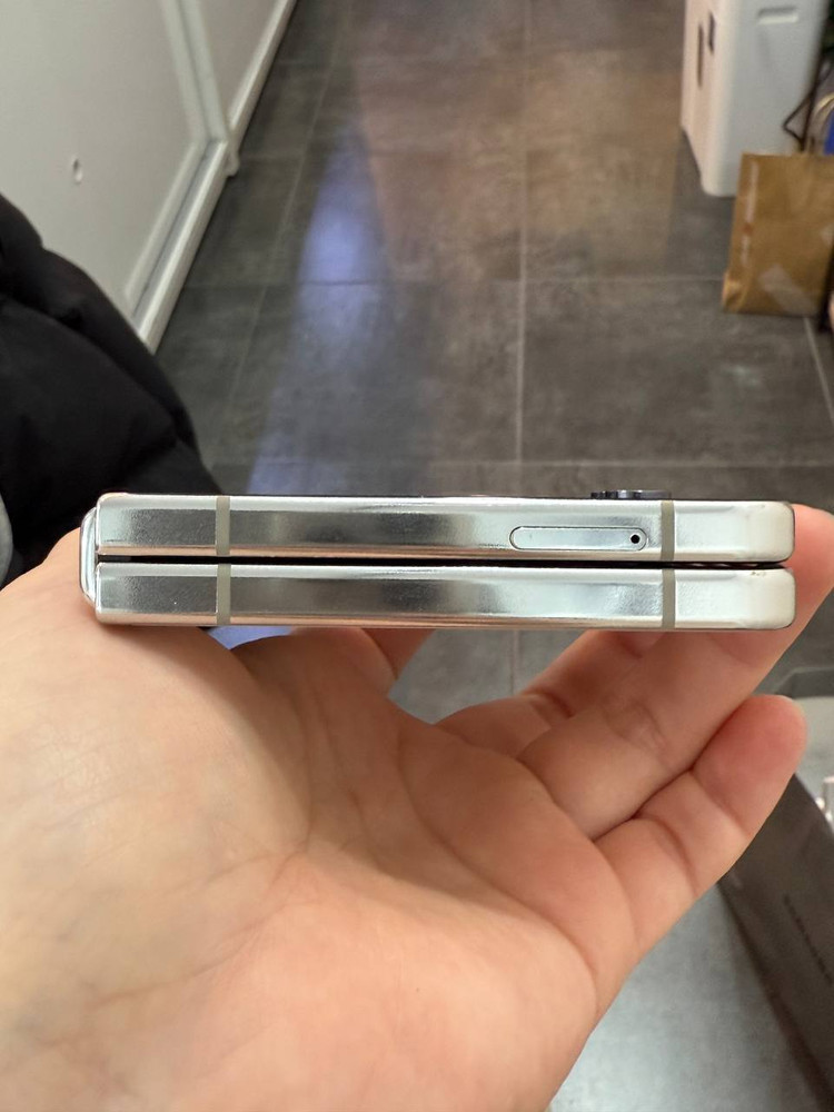 무잔상)갤럭시Z플립5 크림 512GB 이미지