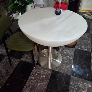 사무실 정리로 인해 물건 판매 (테이블 & 의자, 진열장, 옷장, 파티션 등)