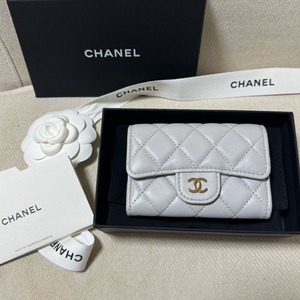샤넬 클래식 똑딱이 카드지갑 내장칩 새제품 내부지퍼있는모델