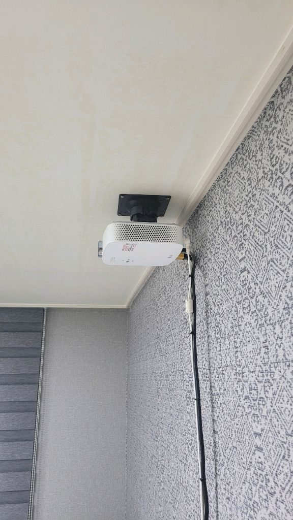 LG 시네빔 PF50KA 프로젝터 이미지