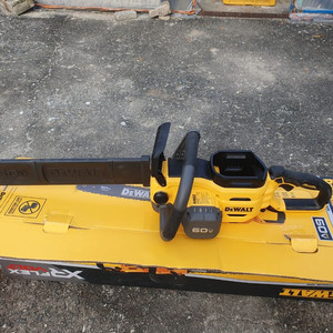 디월트 DCS386N 무선 전기톱 세트