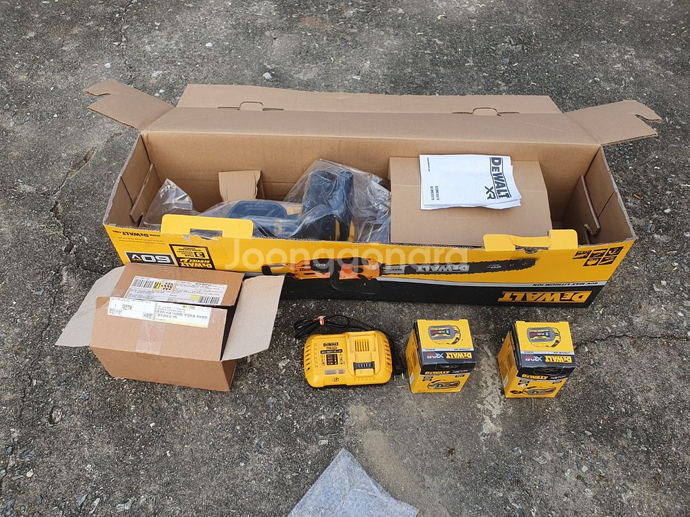 디월트 DCS386N 무선 전기톱 세트--3